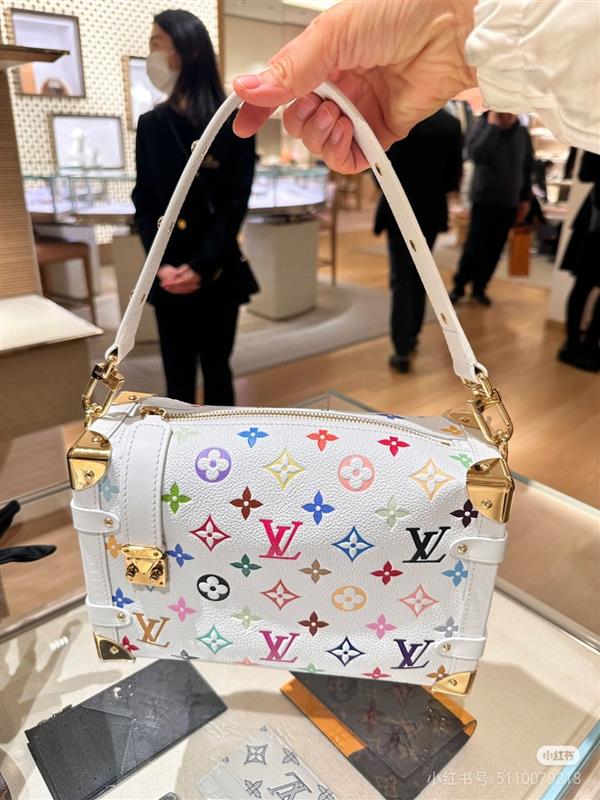 2026124175527879 140